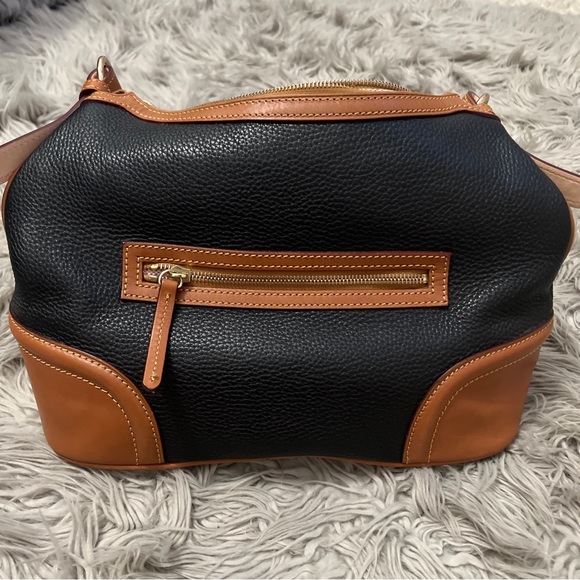 EUC Dooney shoulder bag - Picture 8 of 8